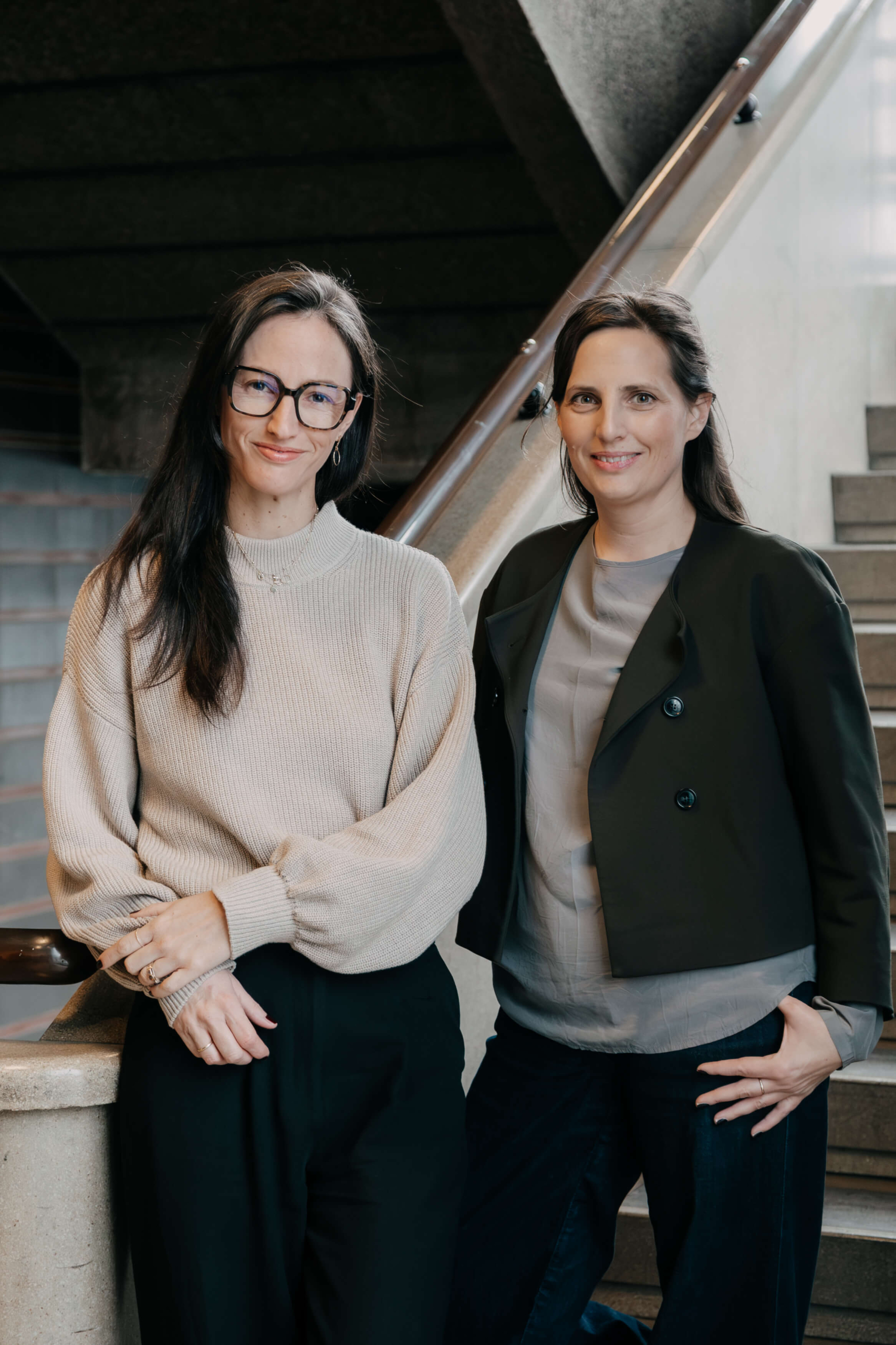 Foto von Illustratorin Nicola Hammerschmied, und Lisa Lindinger von Scandicted.interiour design