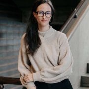 Portraitfoto von Interiourdesignerin Lisa Lindinger von scandicted.interiour.design